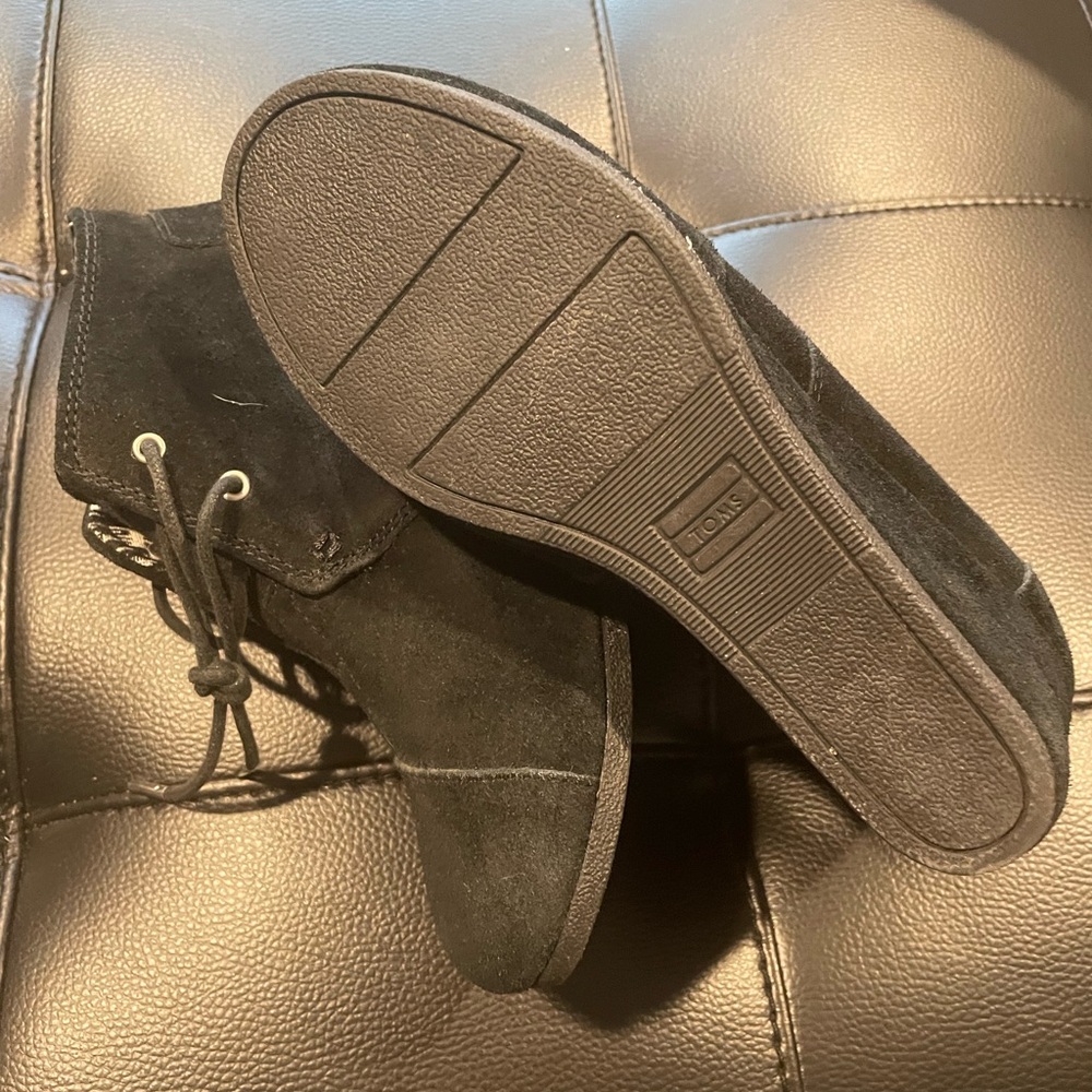 Black suede Toms wedges - Picture 2 of 2